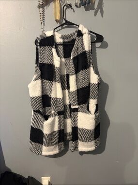 Cozy Black & White Check Plush Vest - Women's